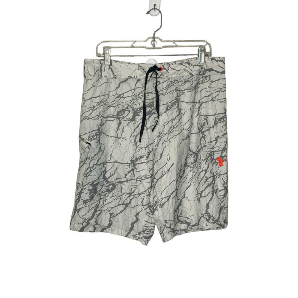 Under Armour white gray print swim trunks size 34